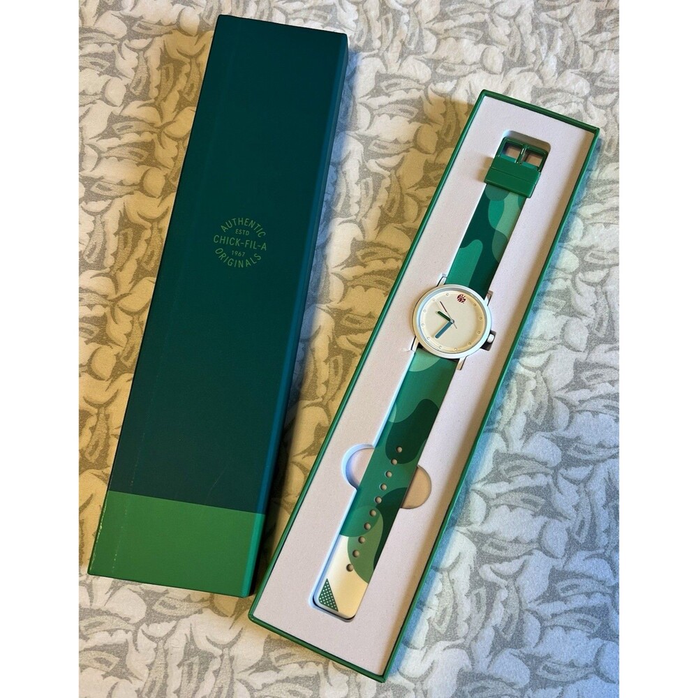Chick-fil-A Originals Analog Quartz Wristwatch Green Rubber Strap w/ Box